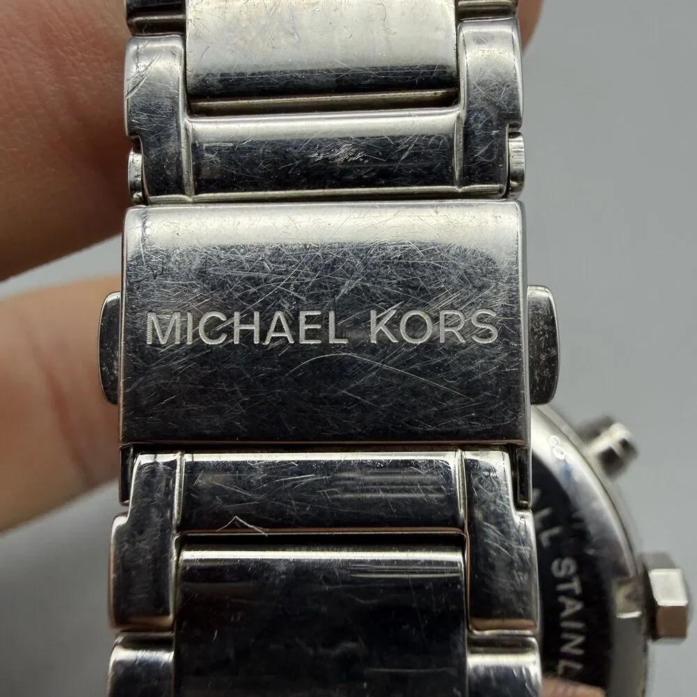 Michael Kors Women's Watch MK-5352 Silver Tone 10 ATM w/ Extra Links And Pin